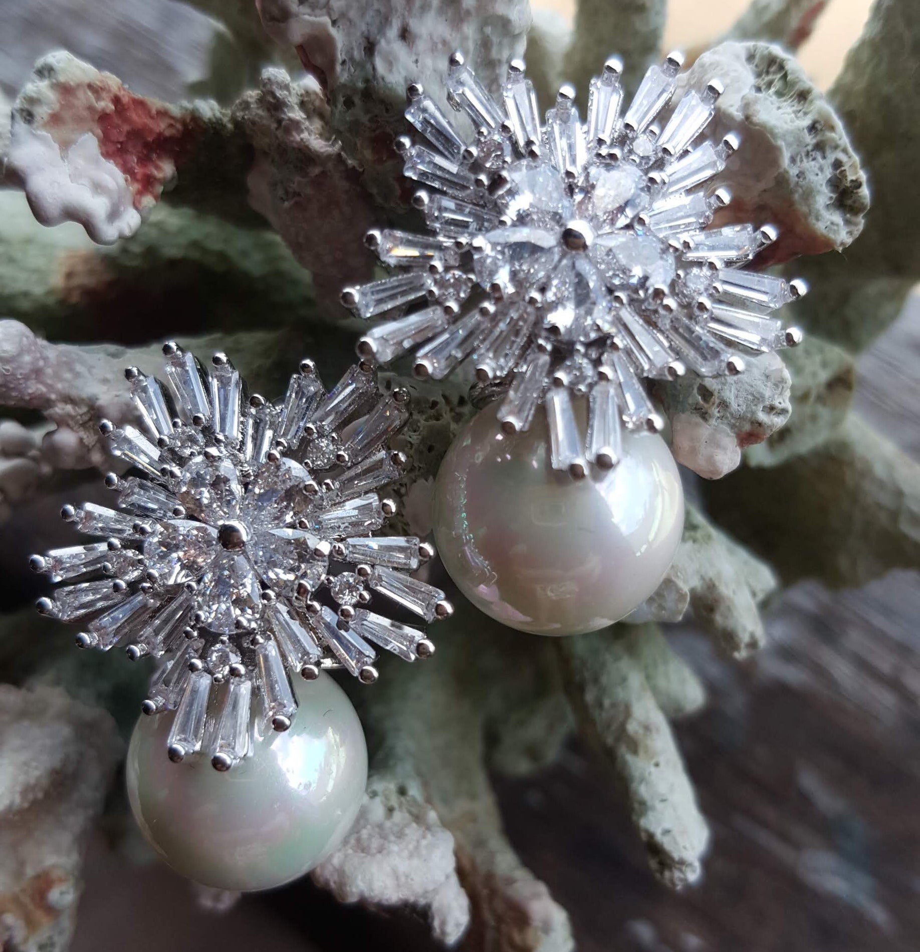 Crystal flower and close placed pearl earrings